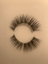 Load image into Gallery viewer, Mink eyelashes
